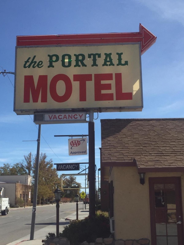 Portal Motel image 1